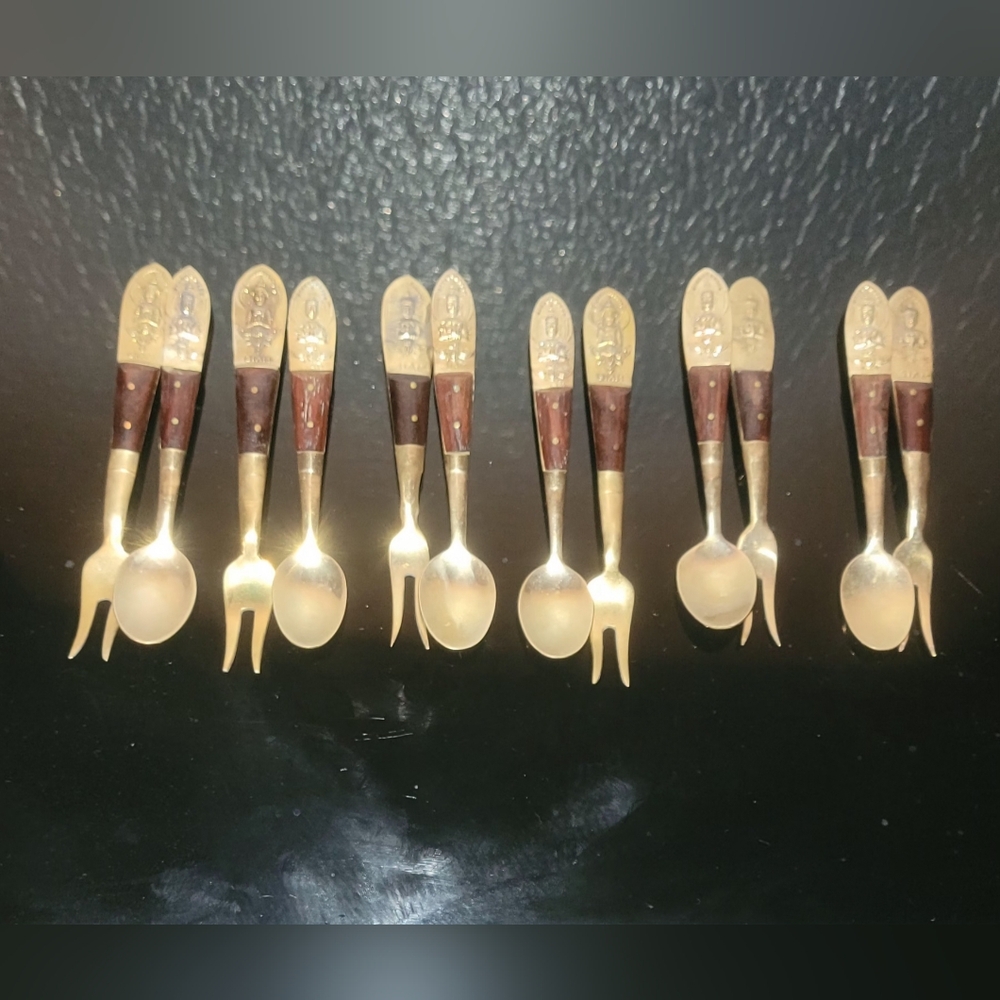 NICKEL BRONZE SIAM  BUDDAH 12 PIECES KNIVES AND FOLKS SET